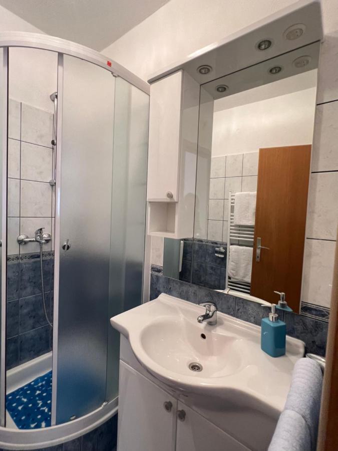 חוואר Apartments And Rooms Jasna מראה חיצוני תמונה
